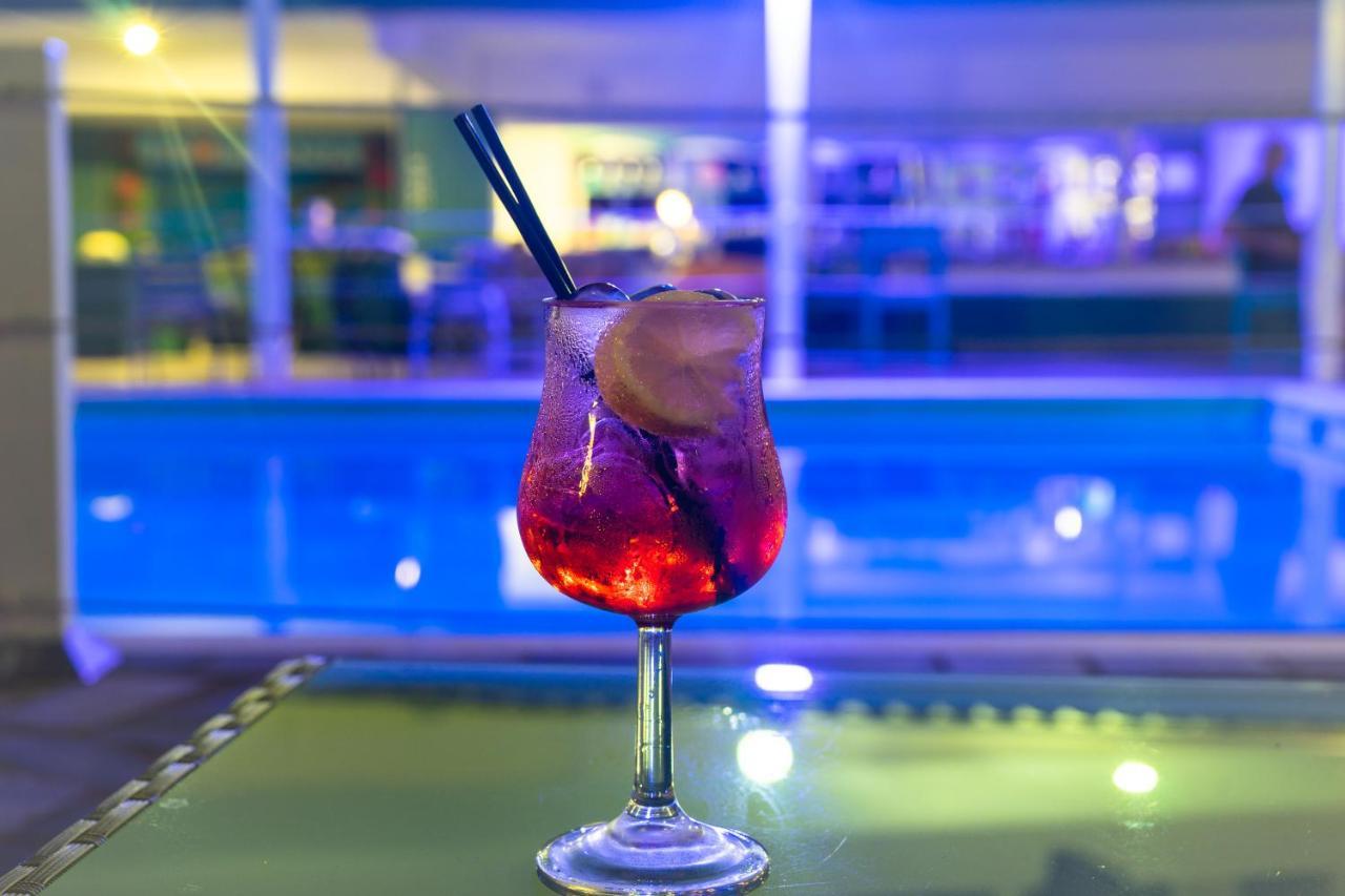 נידרי Tropicana Inn מראה חיצוני תמונה